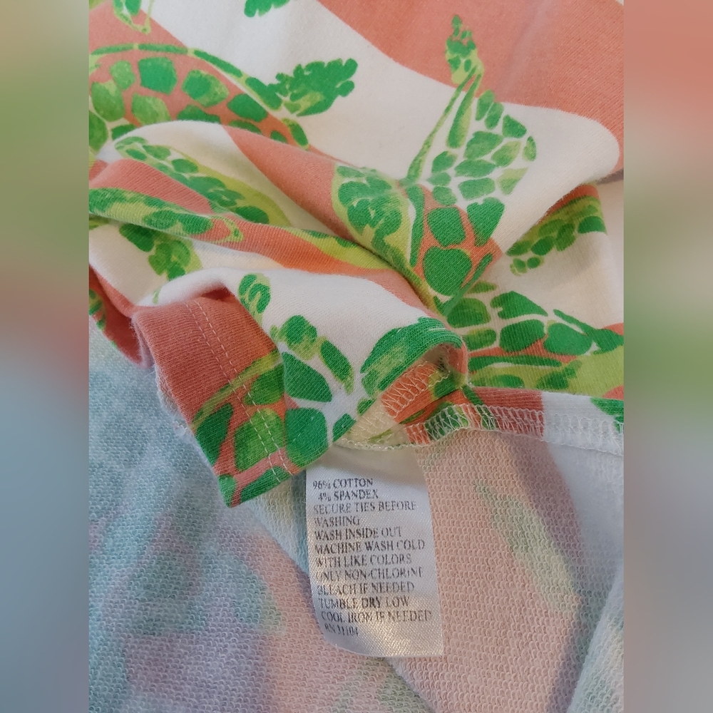 Crown & Ivy 1X Vibrant Turtle Print Hoodie - Picture 8 of 9